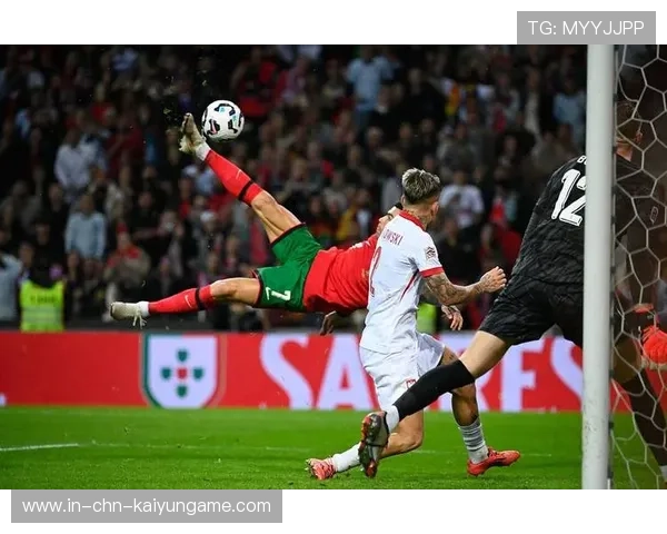 C罗禁区凌空抽射创造世界纪录